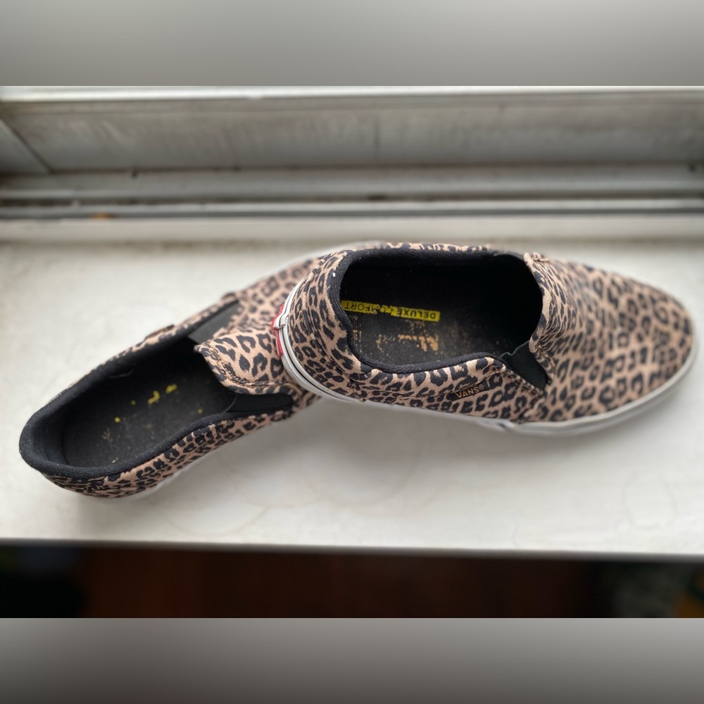 Leopard vans